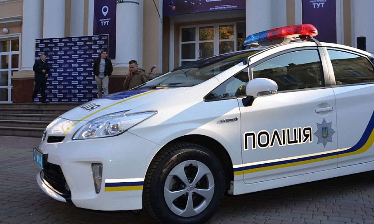 На Тернопільщині поліцейський вимагав у студента $400 хабара