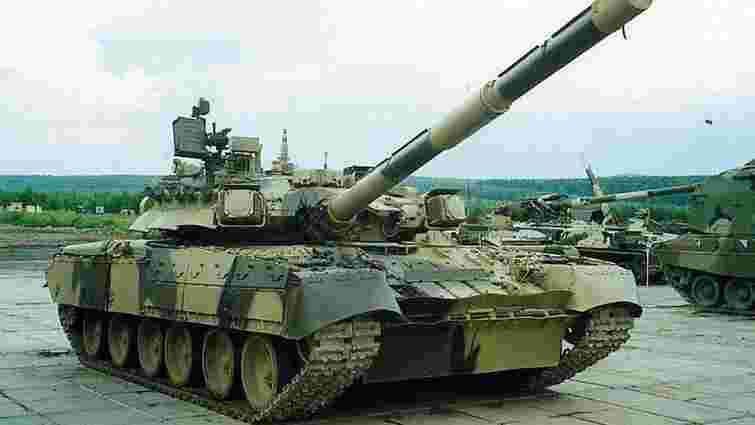 Десантним військам на передову зони АТО відправили нові танки Т-80