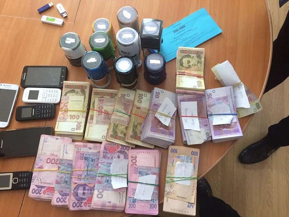 На Львівщині викрили конвертаційний центр з обігом майже ₴72 млн