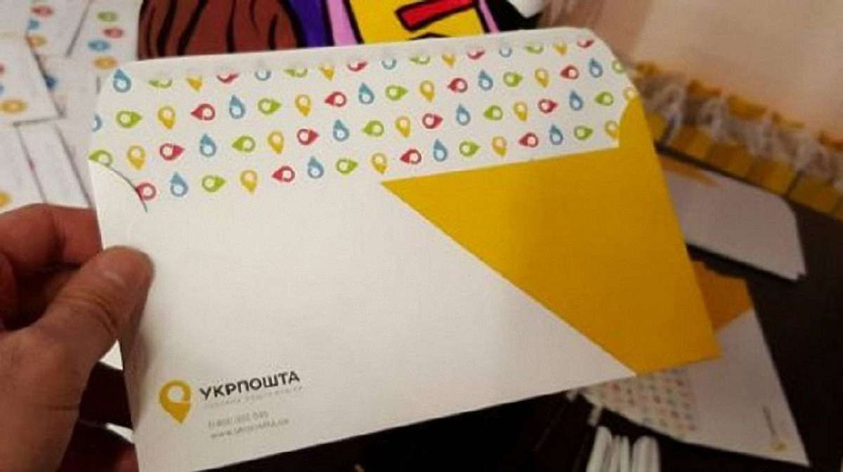 «Укрпошта» запровадила послугу доставки грошей з банківських карт додому

