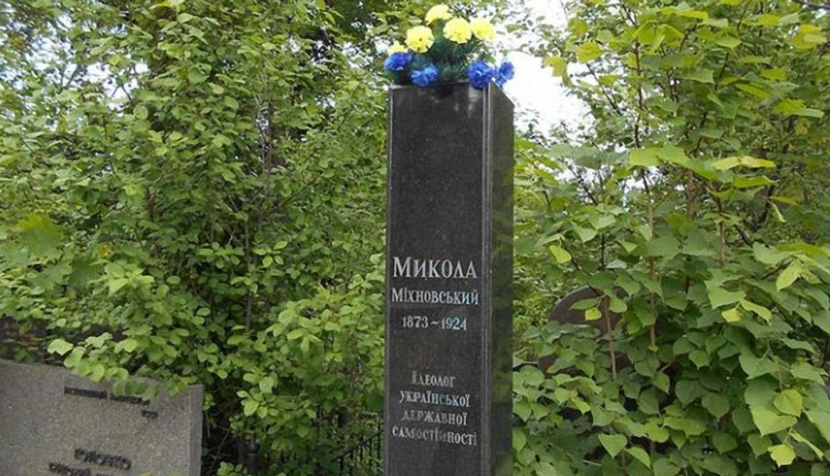 У Києві з могили Миколи Міхновського викрали бронзове погруддя