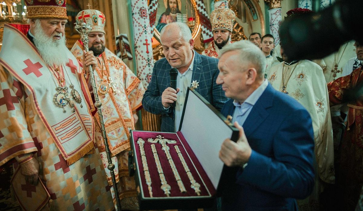 Як Пісний і патріарх Філарет обмінялися подарунками. Фоторепортаж