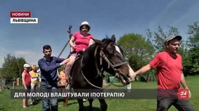 Вихованці «Карітас – Львів» на відпочинку танцюють зі страусами й катються на конях