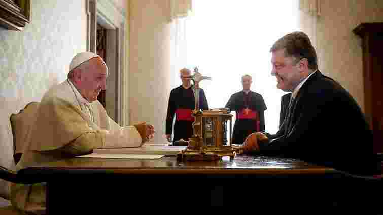 Українці довіряють Папі Франциску в 2,5 рази більше, ніж московському патріарху