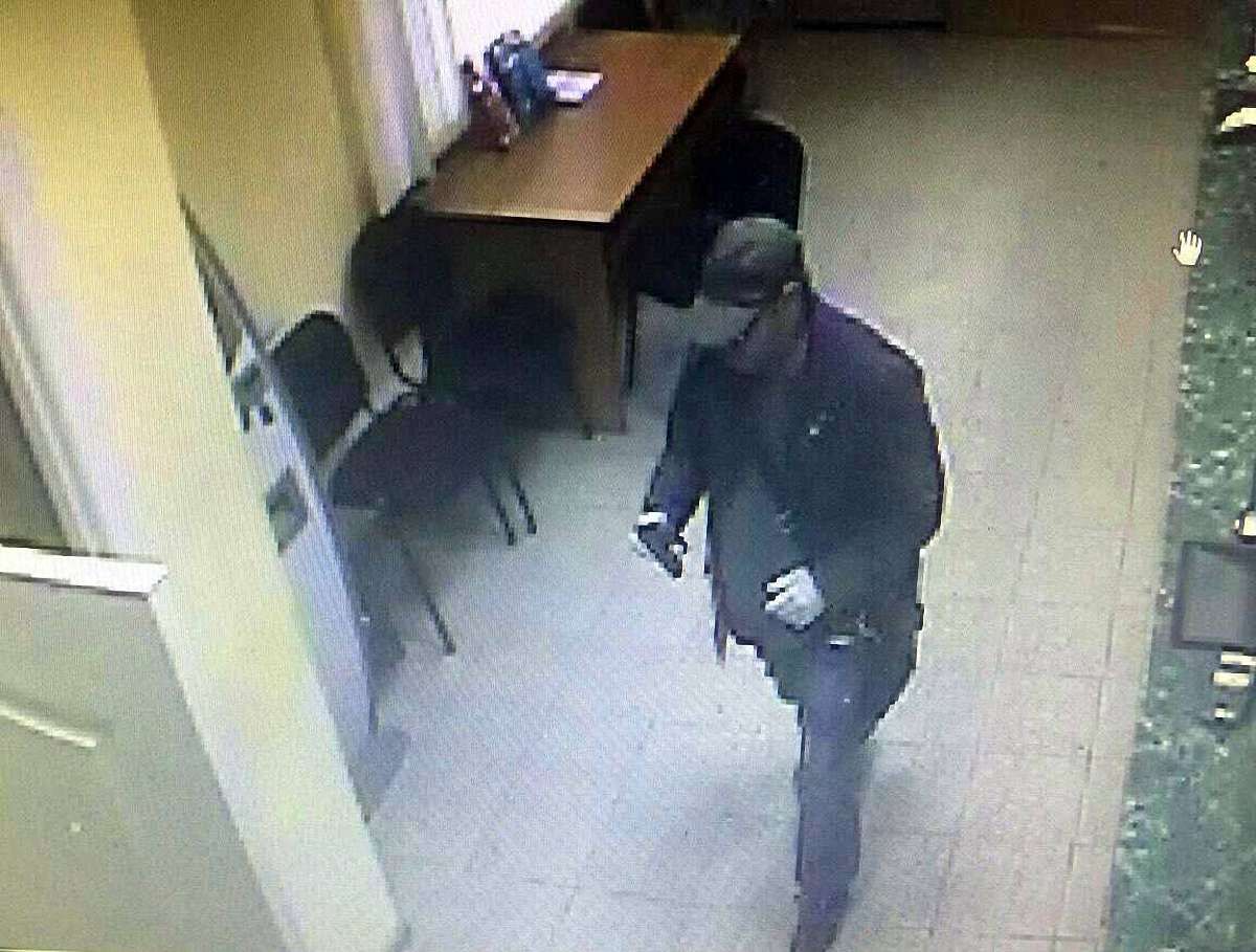 У Києві озброєний чоловік викрав у банку 285 грн
