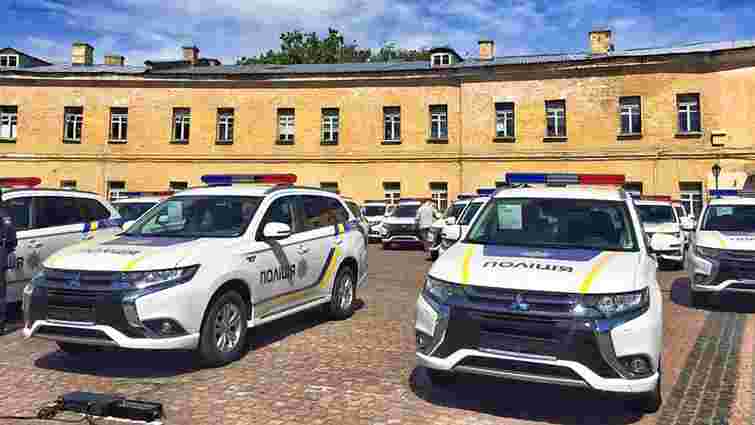 Українській поліції передали 635 позашляховиків Mitsubishi Outlander