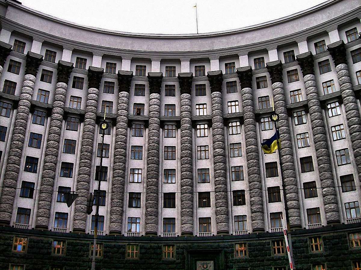Уряд підвищив зарплату службовцям місцевого самоврядування і мерам міст