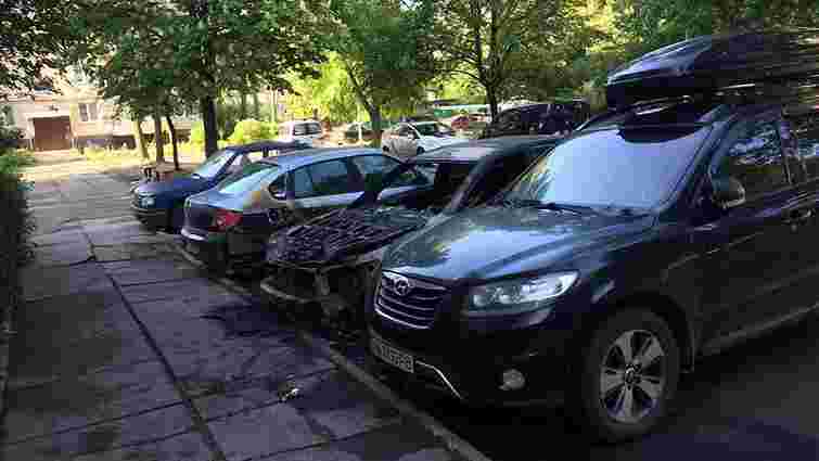 Вночі у Львові та Дрогобичі згоріли автомобілі