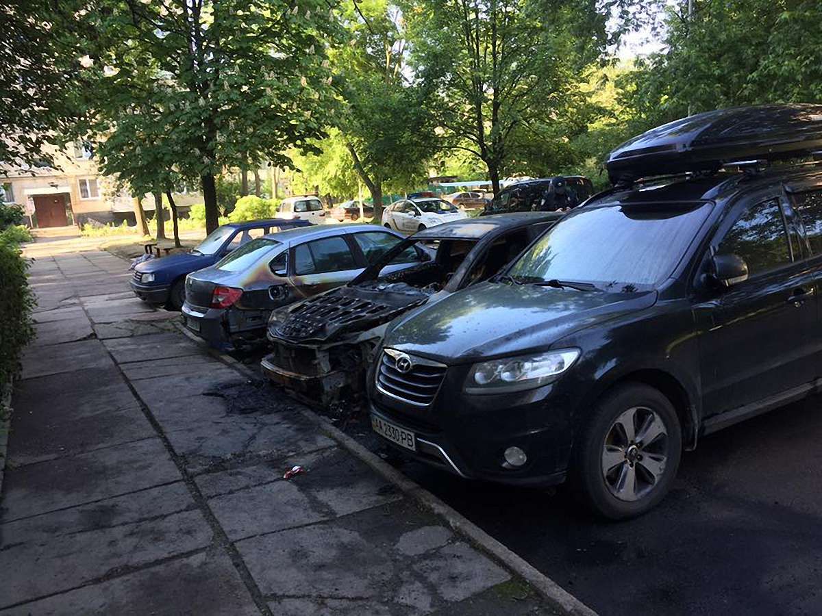 Вночі у Львові та Дрогобичі згоріли автомобілі