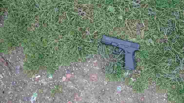 Двоє п'яних чоловіків стріляли в парку зі стартового пістолета у Львові