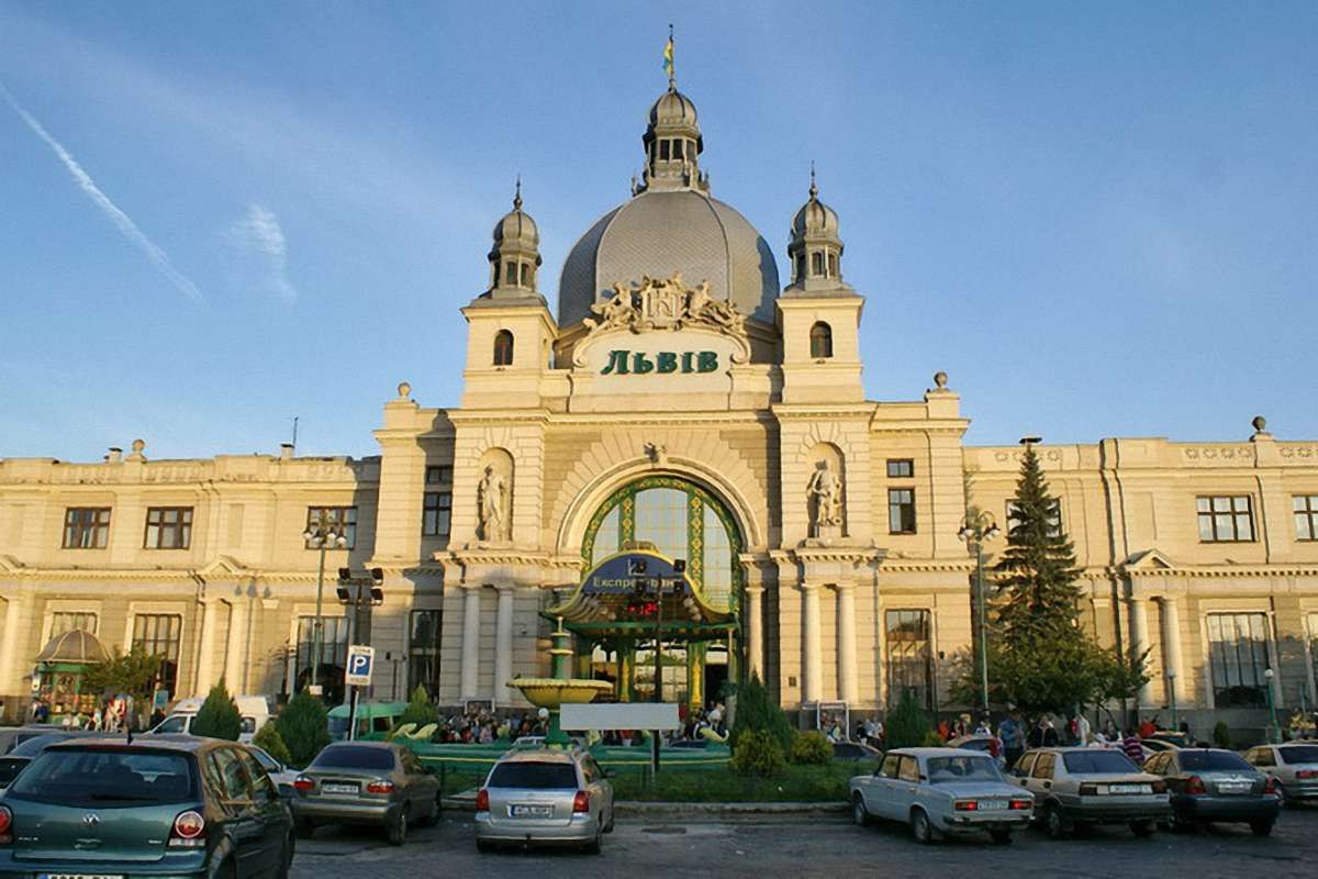 Бальчун запропонував перетворити залізничні вокзали у торгові центри
