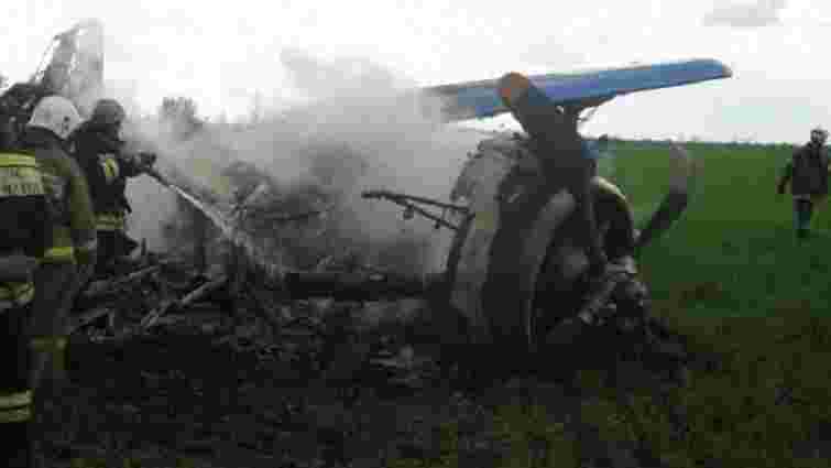 У передмісті Чернігова розбився легкомоторний літак, пілот загинув на місці