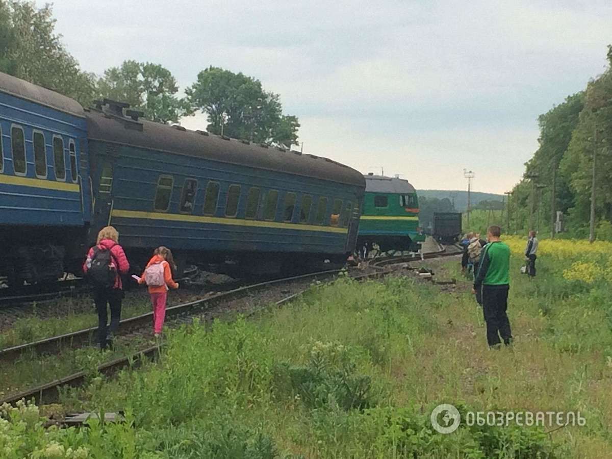 На Хмельниччині зіткнулися пасажирський і вантажний потяги, постраждали 6 осіб