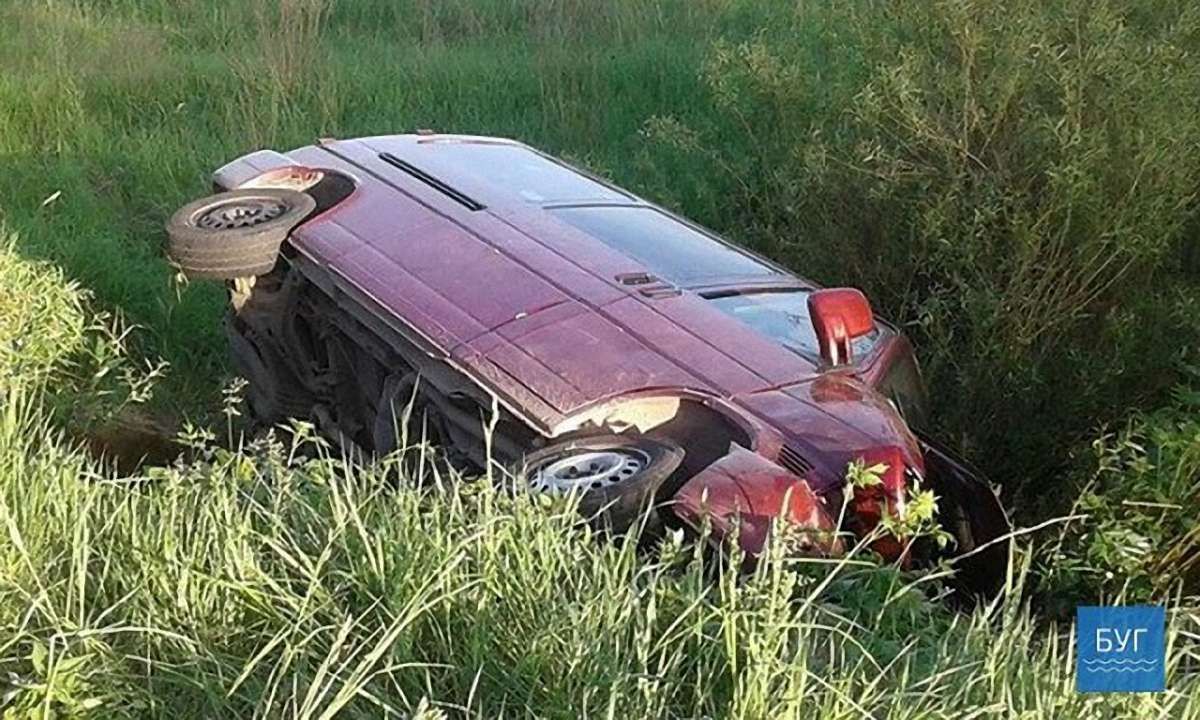 На Волині авто із п’ятьма пасажирами злетіло у кювет