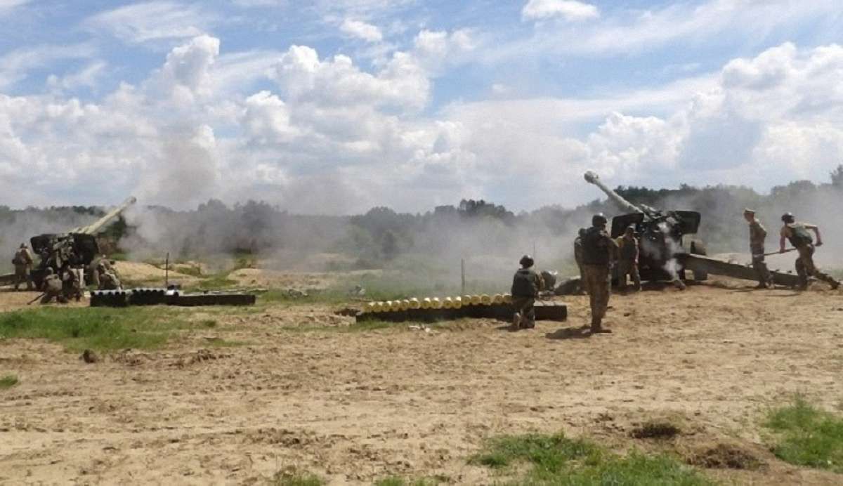 На Львівщині курсанти і резервісти виконували стрільби з бойової гармати