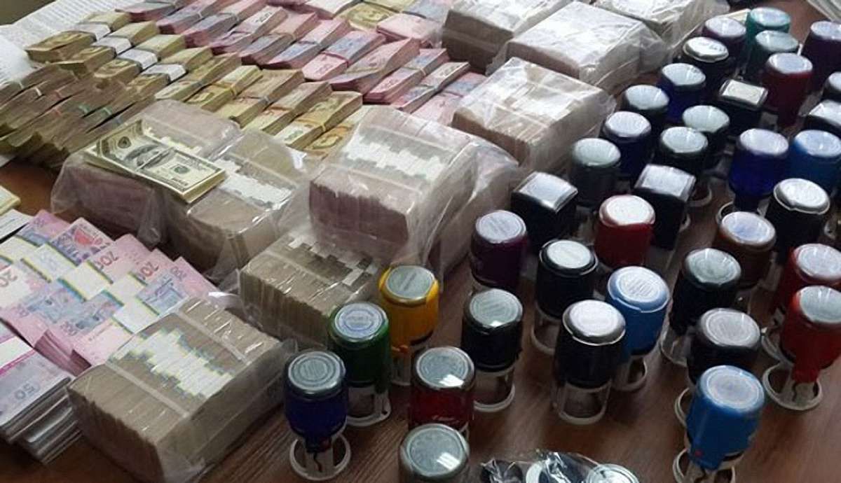 Податківці виявили конвертаційний центр через який за два роки вивели ₴3 млрд