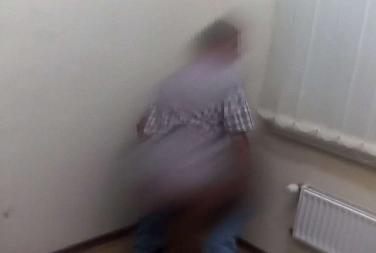 Апеляційний суд залишив без змін вирок ув’язнення хулігана, який оголився перед патрульними