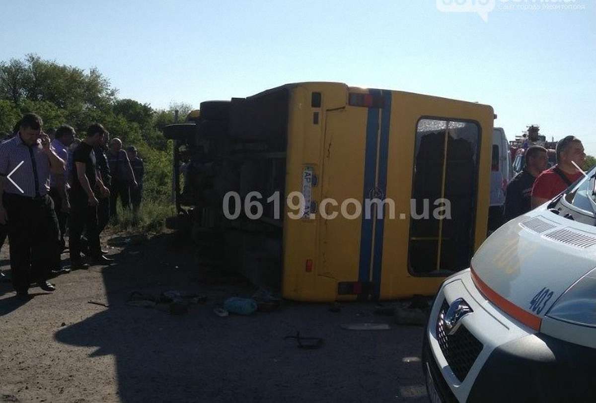 На Запоріжжі у ДТП з маршрутним автобусом постраждали 32 людини