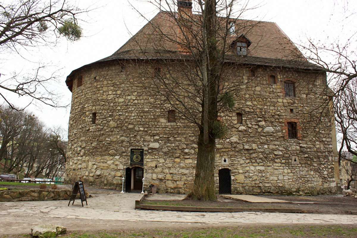 Львівська спілка архітекторів заявила про рейдерське захоплення Порохової вежі