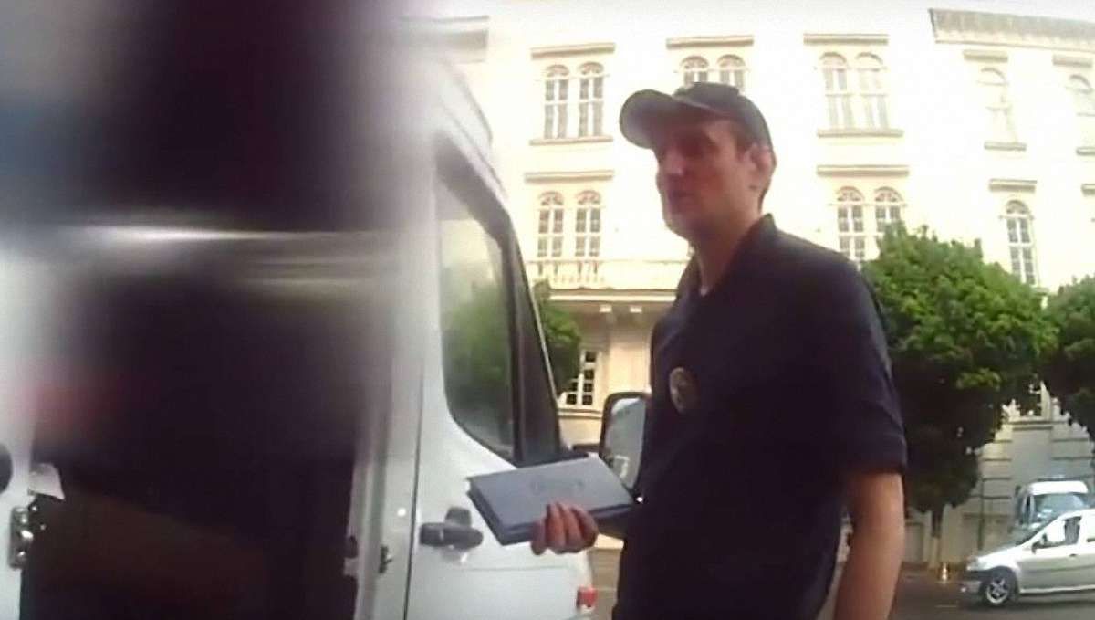Патрульні затримали три мікроавтобуси з учасниками штурму Львівської обласної ради