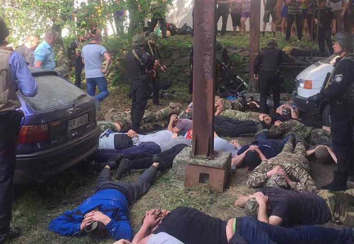 На Вінниччині поліція затримала 42 нападників на агроферму