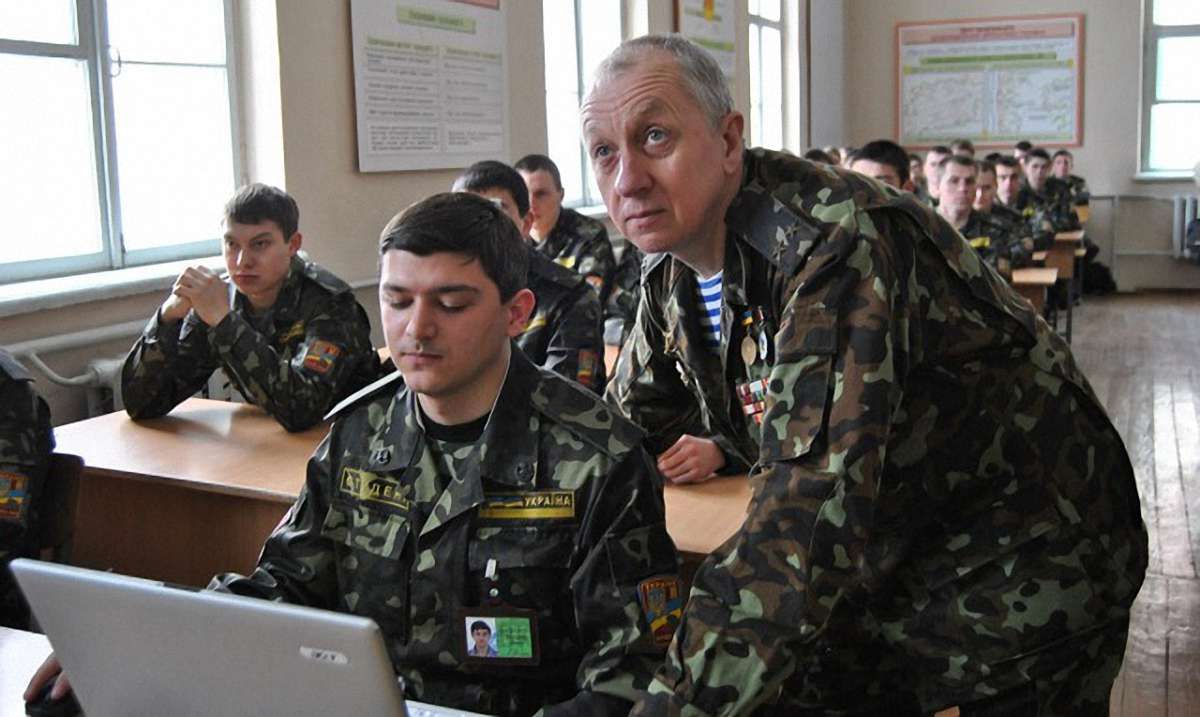 Уряд збільшив фінансування на підготовку військових у вишах на 255 млн грн