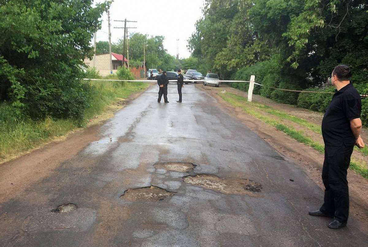 На Донеччині 14-річну дівчину зґвалтували біля її ж будинку