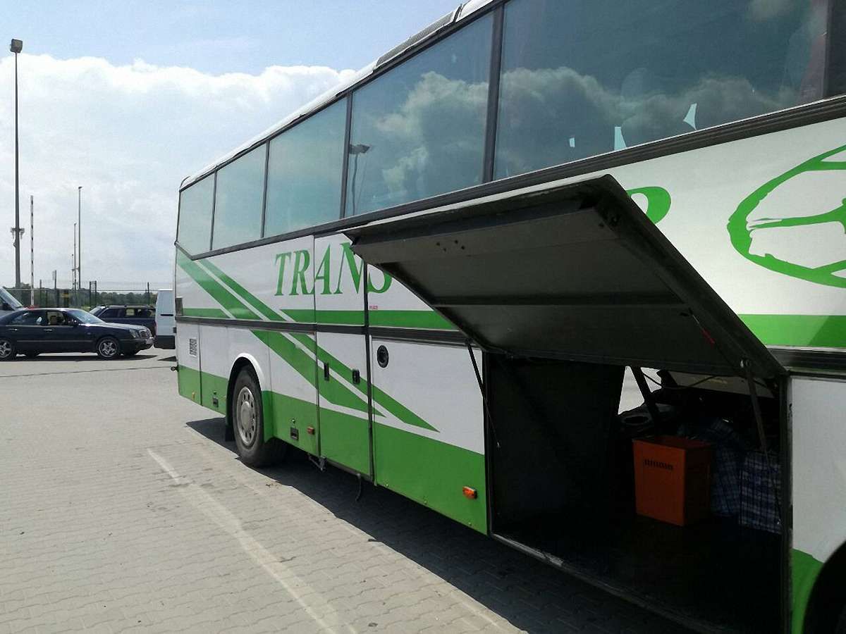 У резервуарах для води  рейсового автобуса львівські прикордонники виявили 1000 пачок сигарет