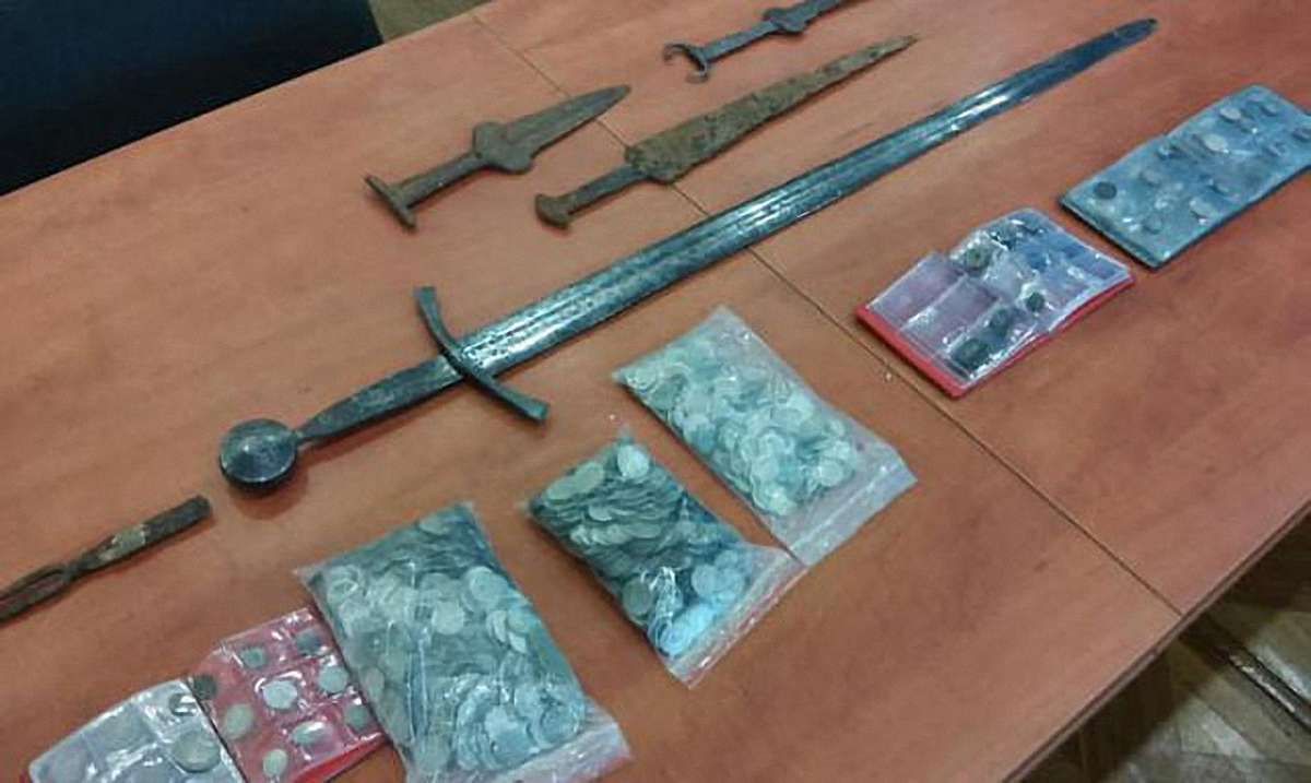 У Рівному на 4 роки заочно засудили контрабандиста культурних цінностей