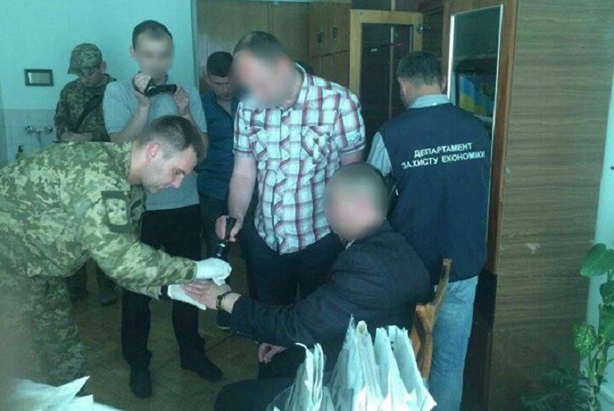 У Рівному на хабарі затримали головлікаря обласного діагностичного центру