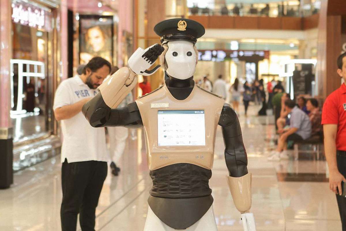 У Дубаї заступили на службу поліцейські роботи