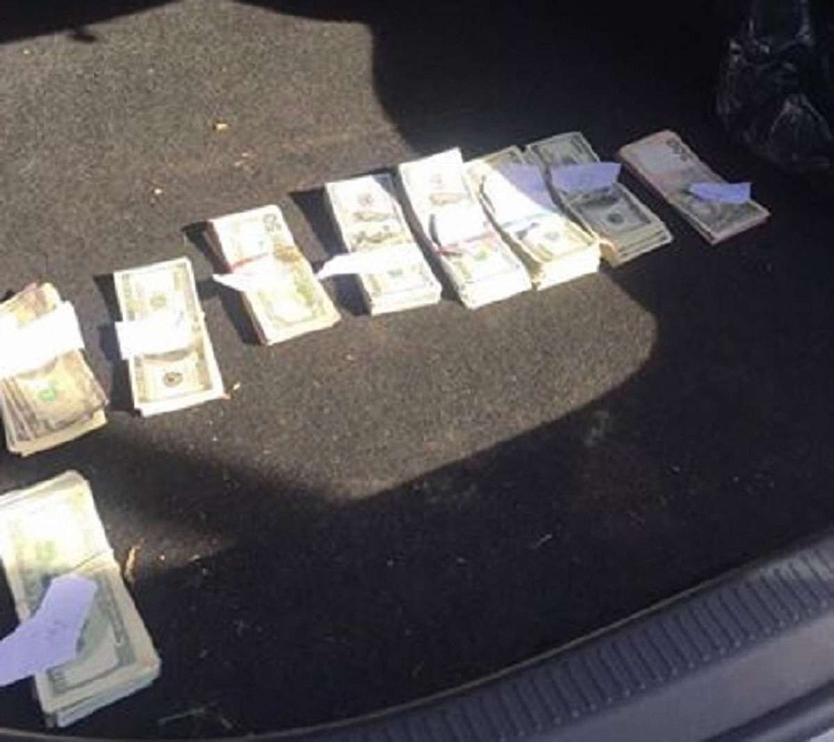 Керівник відділу Міжрегіональної митниці ДФС вимагав у львівських працівників $60 тис. хабара
