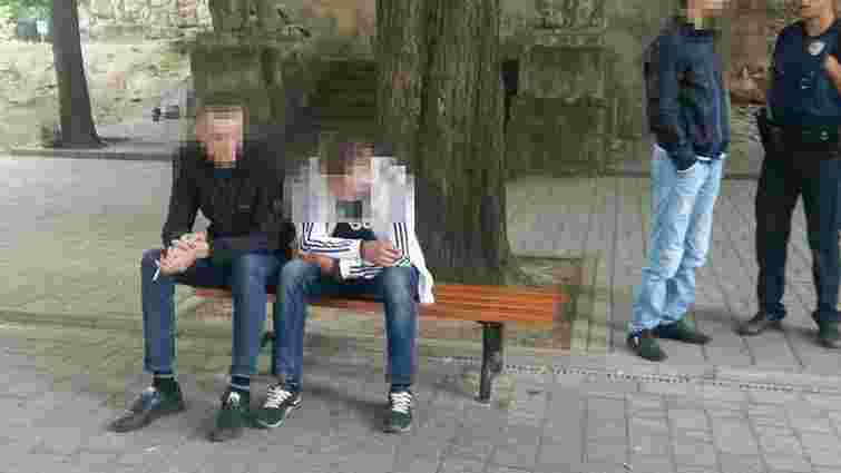 У центрі Львова поліція затримала чотирьох грабіжників