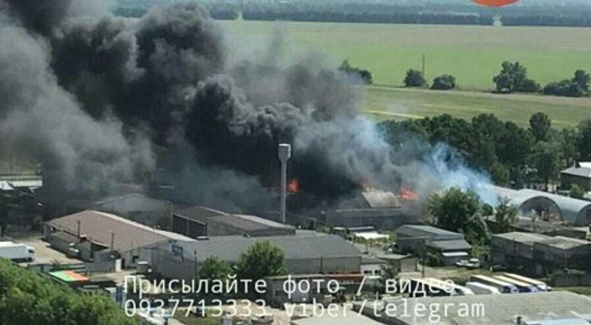 У Броварах на Київщині горять паливні склади