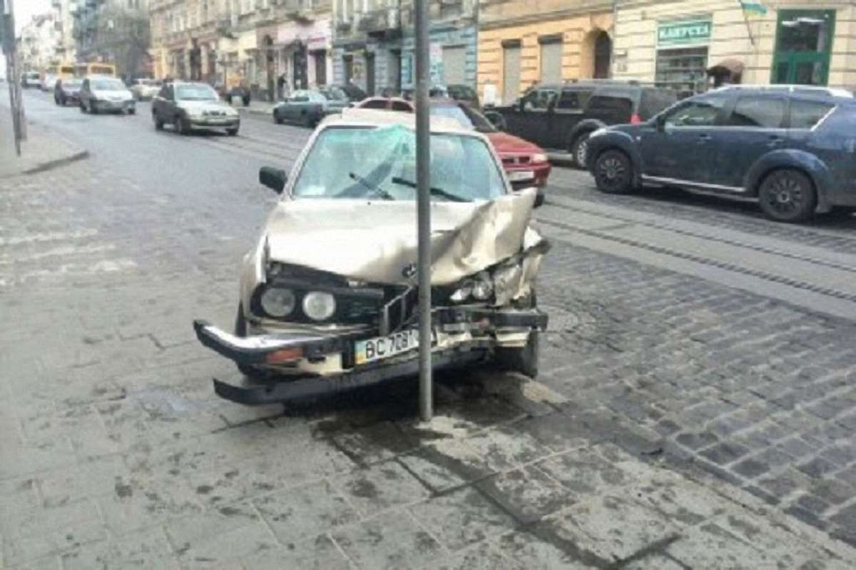 Поліція назвала вулиці у Львові з найбільшою кількістю ДТП