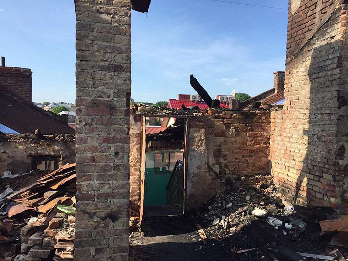 На відновлення даху після пожежі у будинку в Шевченківському районі витратять ₴500 тис.