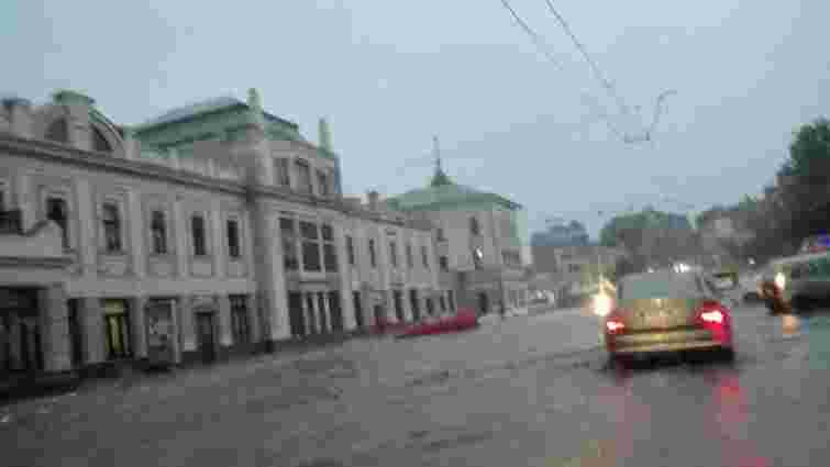 У Чернівцях через зливу затопило залізничний вокзал