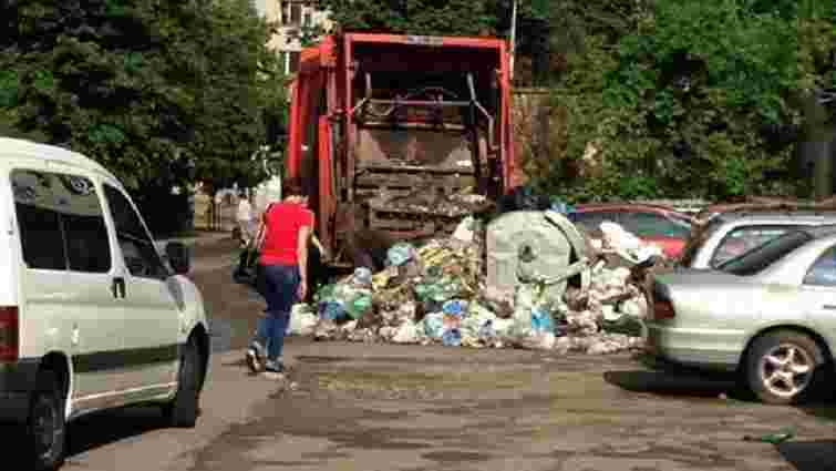 До вивезення сміття з Франківського району Львова додатково залучили двох перевізників