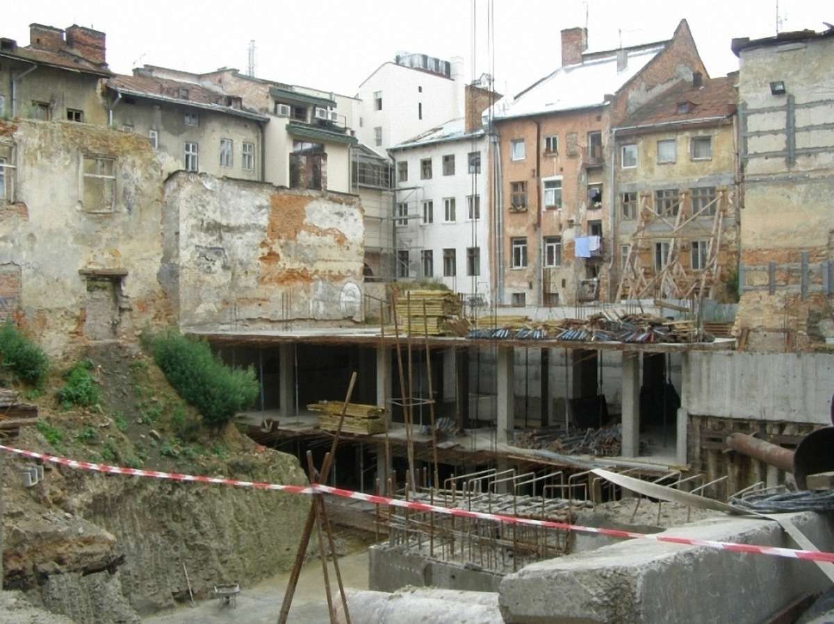 Львівська мерія за ₴40,5 млн викупить недобудований готель у центрі міста