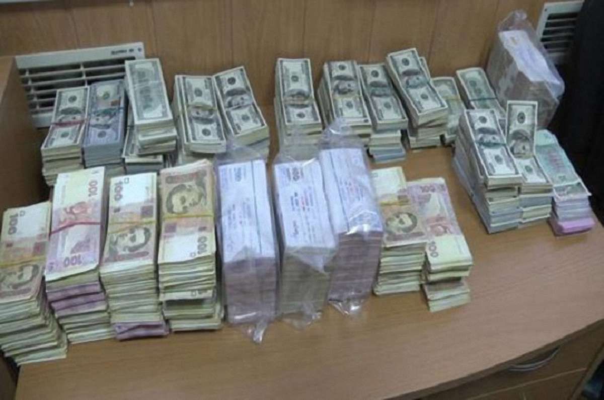 На Волині прокуратура виявила підпільний конвертцентр і близько 100 фіктивних фірм
