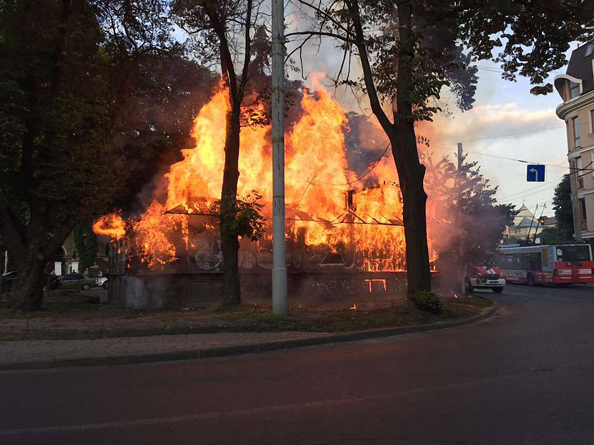 У центрі Львова згорів кіоск