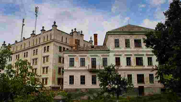 Російський  бізнесмен продає старовинний замок на Тернопільщині  за $960 тис.