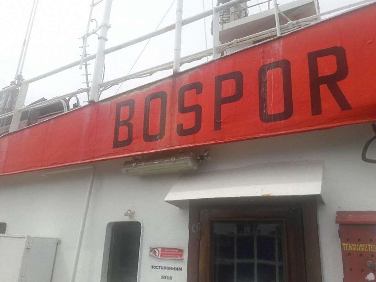 Прикордонники затримали судно, яке перевозило моряків у анексований Крим