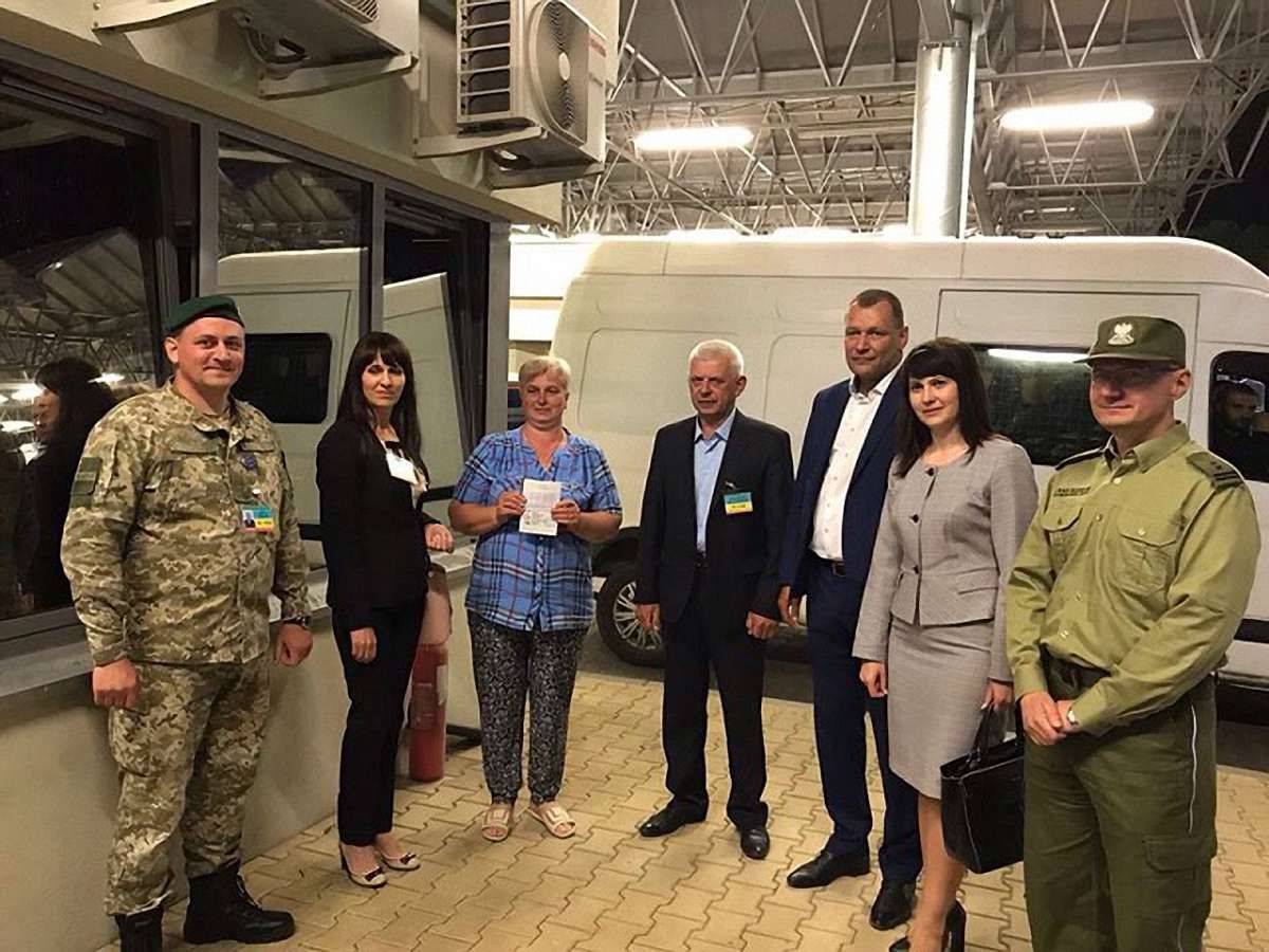 Сотні українців безперешкодно перетнули кордон з ЄС, – МЗС