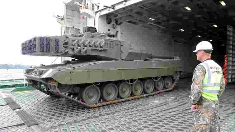 До Латвії прибули іспанські танки для батальйону НАТО