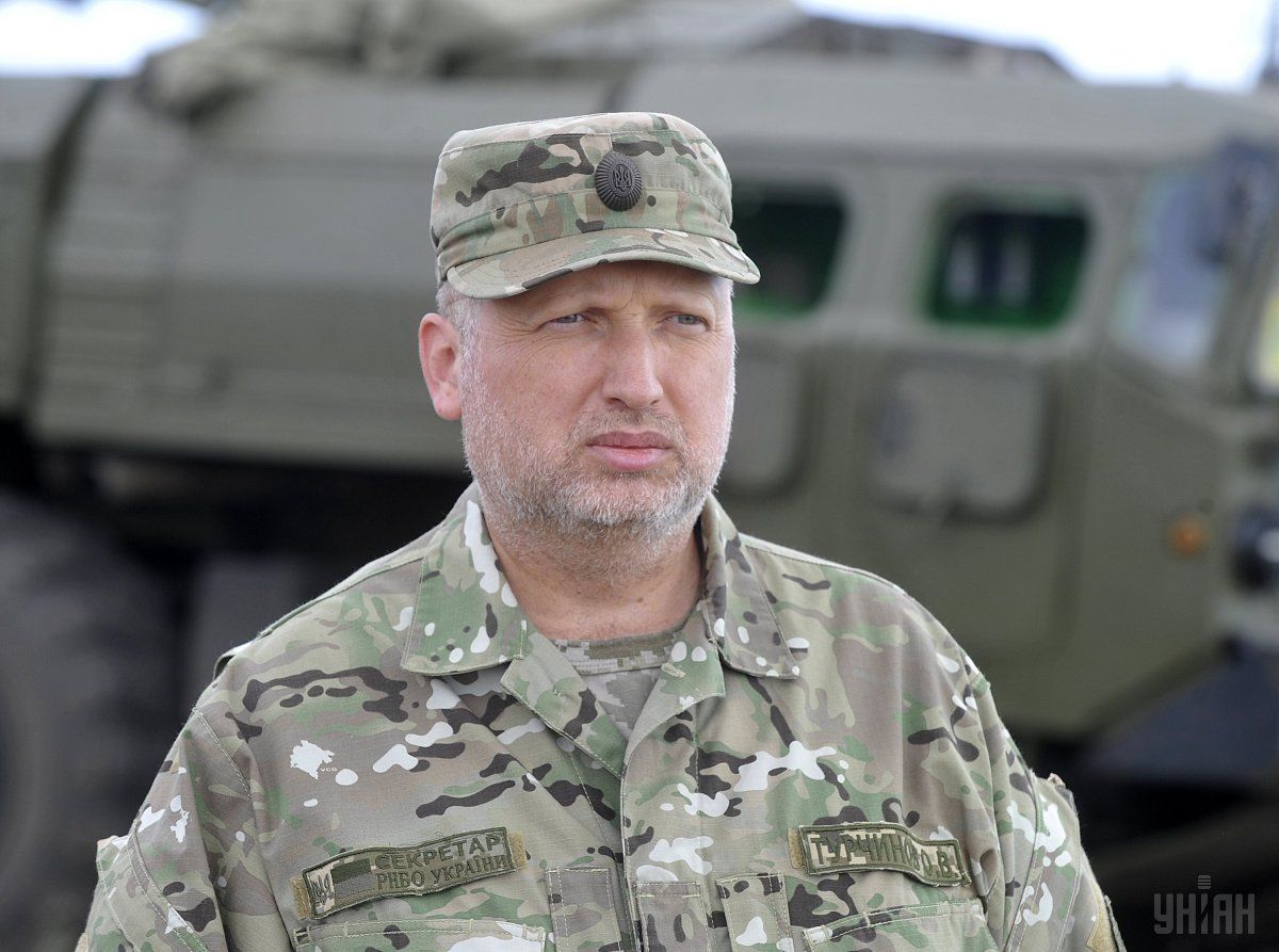 Турчинов: АТО потрібно завершити і перейти до нового формату захисту України