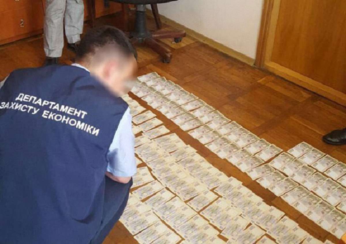 У Хмельницькій області директора заводу затримали на хабарі в ₴80 тис.