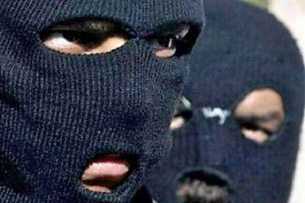 Злочинці у масках пограбували родину підприємців у Тернополі
