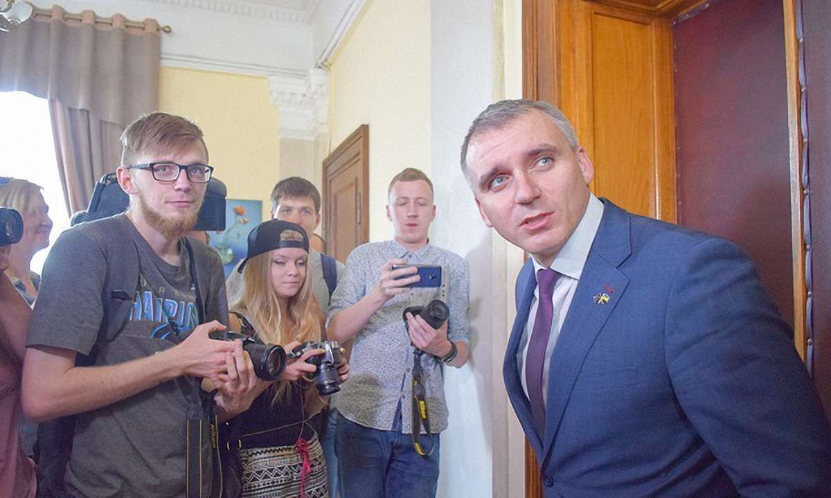 Меру Миколаєва вручили протокол про вчинення корупційних дій

