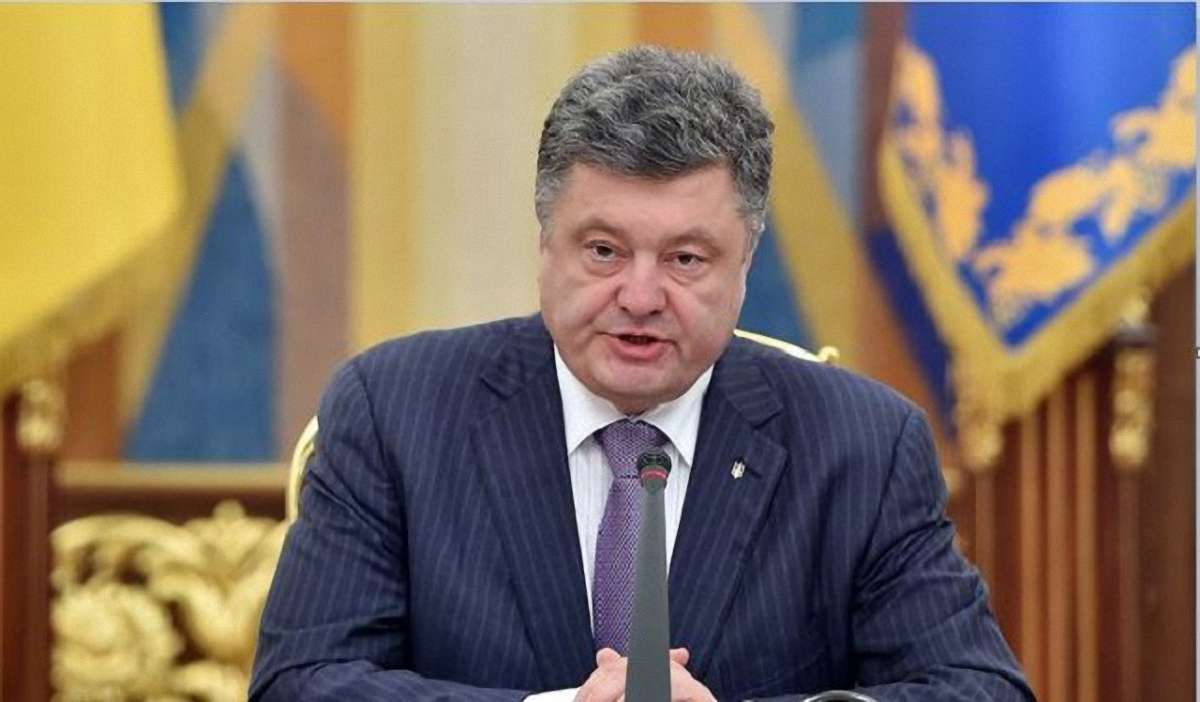 Петро Порошенко доручив Кабміну восени підвищити пенсії та скасувати їх оподаткування